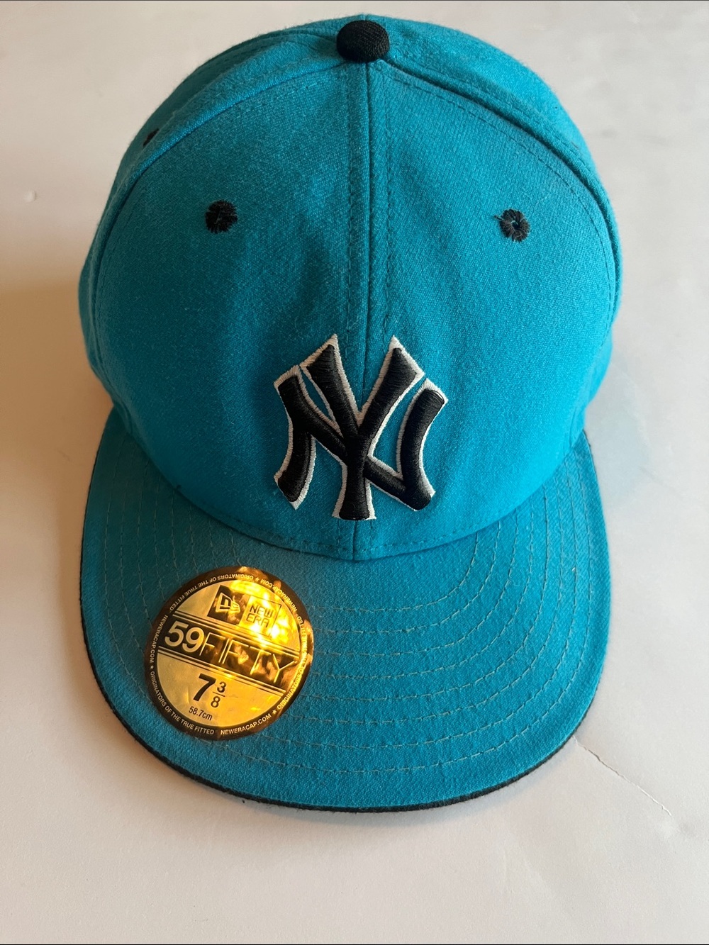 New Era Baseball Teal Cap with Black & White NY (Yankees) Emblem, size 7 3/8